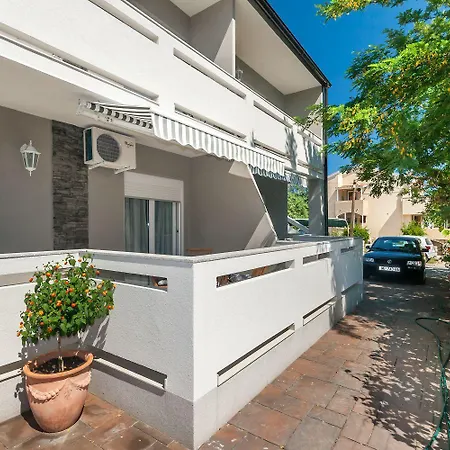 Modernes Mit Klima, Wifi, Terrasse * 巴斯卡